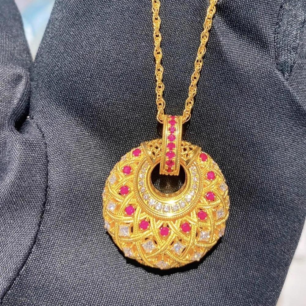 Tang Dynasty Necklace Vintage Palace Gold Plated Red Corundum Pendant Diamond Inlaid Coin Bag Necklace
Tang Dynasty Necklace Vintage Palace Gold Plated Red Corundum Pendant Diamond Inlaid Coin Bag Necklace