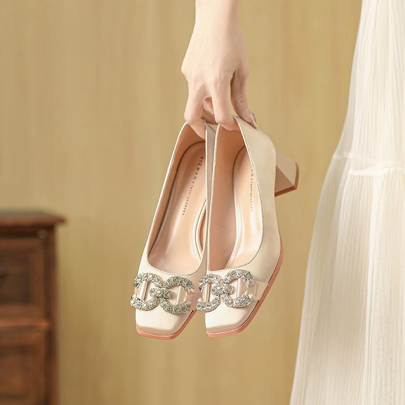 New fashion thick heel square head diamond buckle lady versatile temperament satin surface commuter women s shoes 34
New fashion thick heel square head diamond buckle lady versatile temperament satin surface commuter women s shoes 34