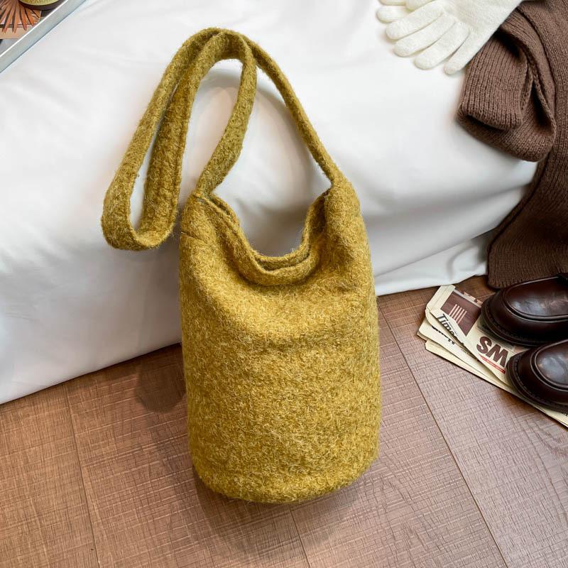 Tote bag women s winter niche single shoulder woolen cute flower shoulder bag women
Tote bag women s winter niche single shoulder woolen cute flower shoulder bag women