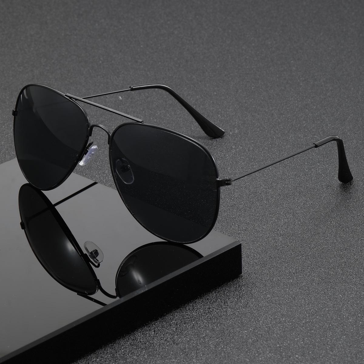 Men s Polarized Blue Sunglasses - Korean Style Polygonal Metal Frame for Driving & Beach Travel
Men s Polarized Blue Sunglasses - Korean Style Polygonal Metal Frame for Driving & Beach Travel