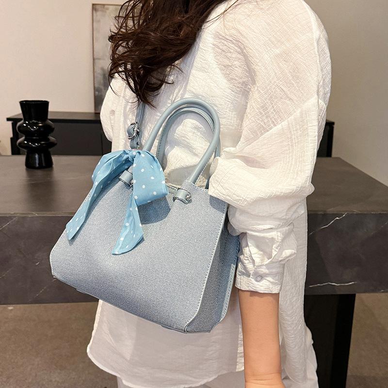 Fashion handbag women s 2025 new versatile shoulder messenger bag large capacity messenger bucket bag чёрный
Fashion handbag women s 2025 new versatile shoulder messenger bag large capacity messenger bucket bag чёрный
