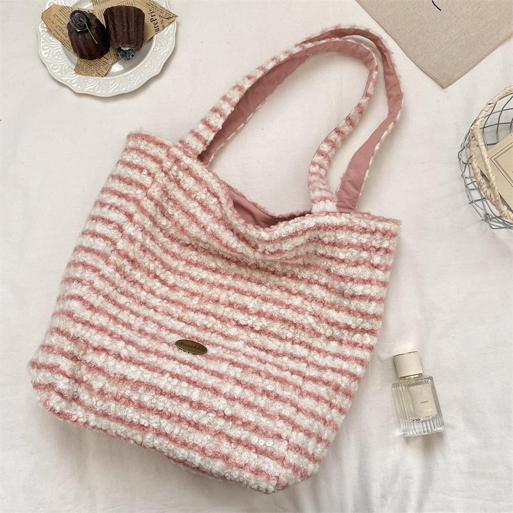 Simple Stripes Double Sided Back Faux Lamb Wool Women s Shoulder Bags Versatile Female Tote Bag Large Capacity Ladies Handbag розовый
Simple Stripes Double Sided Back Faux Lamb Wool Women s Shoulder Bags Versatile Female Tote Bag Large Capacity Ladies Handbag розовый