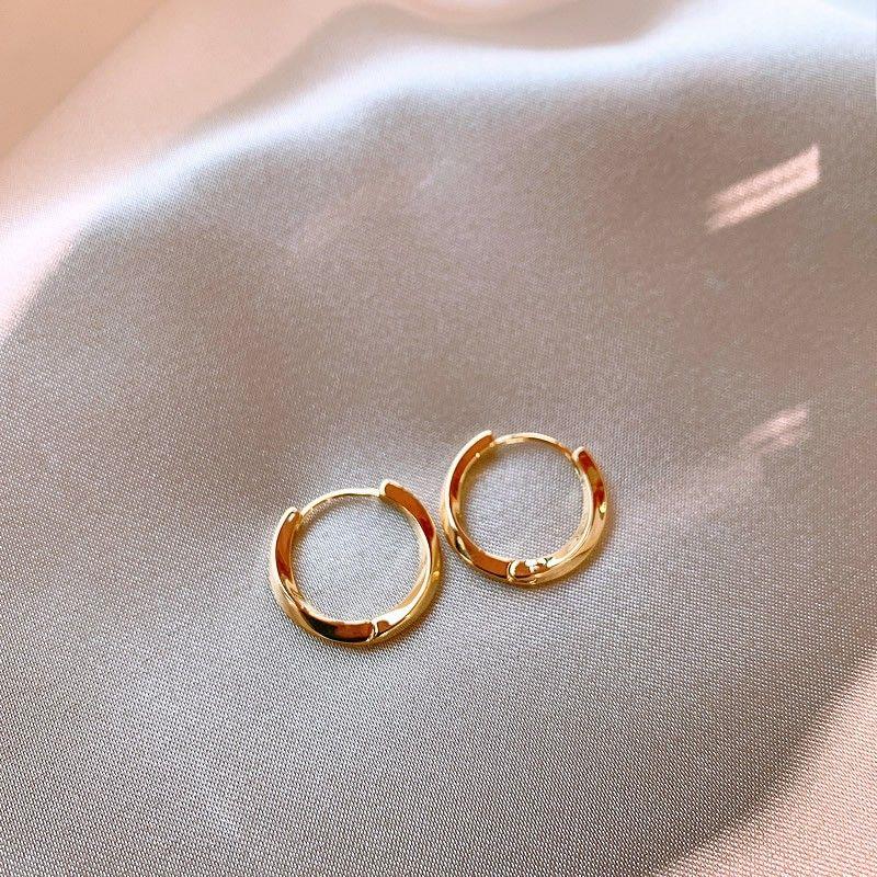 Guliya Gold Pigment Ring Earrings Small Ear Ring Elegant Ear Studs 2025 New Arrival Best Selling Summer Earrings for Women Fancy Golden Minimalist plain circle
Guliya Gold Pigment Ring Earrings Small Ear Ring Elegant Ear Studs 2025 New Arrival Best Selling Summer Earrings for Women Fancy Golden Minimalist plain circle