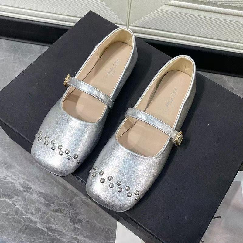 Square head niche DingTalk single shoes women s new versatile daily commuting flat bottom shallow mouth soft sole shoes 40 серебряный
Square head niche DingTalk single shoes women s new versatile daily commuting flat bottom shallow mouth soft sole shoes 40 серебряный