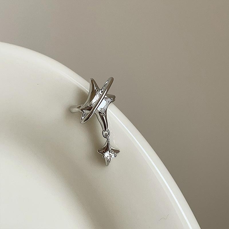 1 пара милых крутых серег-клипс на кость уха в виде звезды для женщин и девушек, циркониевые каффы для ушей для вечеринки, серьги-клипсы без пирсинга, ювелирный подарок
1 пара милых крутых серег-клипс на кость уха в виде звезды для женщин и девушек, циркониевые каффы для ушей для вечеринки, серьги-клипсы без пирсинга, ювелирный подарок