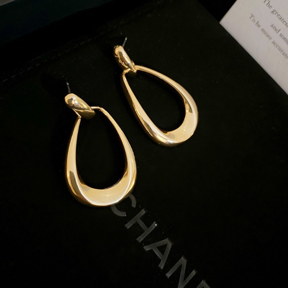 Classic Hollow Water Drop Earrings Vintage Water Drop Eardrop Water Drop Stud Earrings Wedding
Classic Hollow Water Drop Earrings Vintage Water Drop Eardrop Water Drop Stud Earrings Wedding
