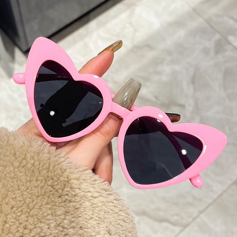 Peach Heart Masquerade Party Sunglasses - Irregular Heart-Shaped, Anti-UV, for Men, Women, and Children.
Peach Heart Masquerade Party Sunglasses - Irregular Heart-Shaped, Anti-UV, for Men, Women, and Children.