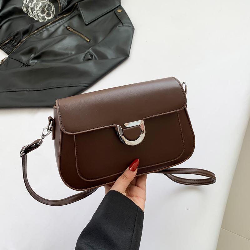 The temperament is simple and fashionable. This year, the popular one-shoulder messenger bag is a new foreign-style textured small square bag кавовий
The temperament is simple and fashionable. This year, the popular one-shoulder messenger bag is a new foreign-style textured small square bag кавовий
