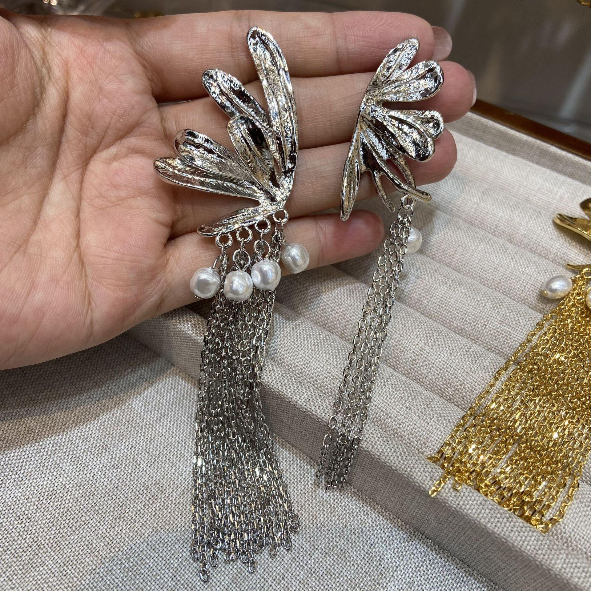 Sweet And Cool Asymmetrical Pearl Butterfly Earrings, Long Tassel Super Fairy Earrings, Fashion Temperament Versatile Flower Earrings.
Sweet And Cool Asymmetrical Pearl Butterfly Earrings, Long Tassel Super Fairy Earrings, Fashion Temperament Versatile Flower Earrings.