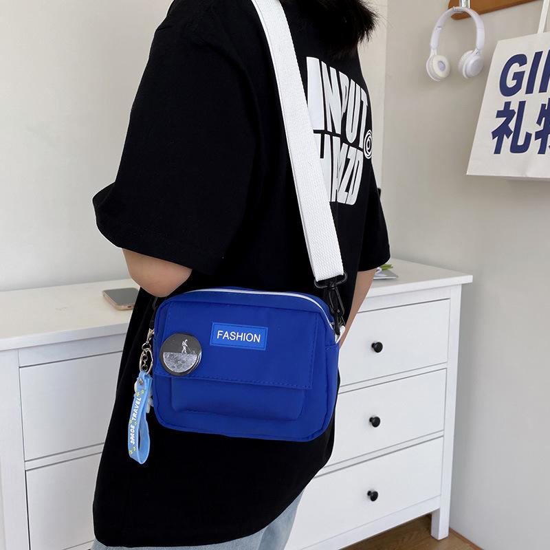 Simple and versatile messenger bag women s leisure sports small bag student mobile phone bag trendy shoulder bag men белый
Simple and versatile messenger bag women s leisure sports small bag student mobile phone bag trendy shoulder bag men белый
