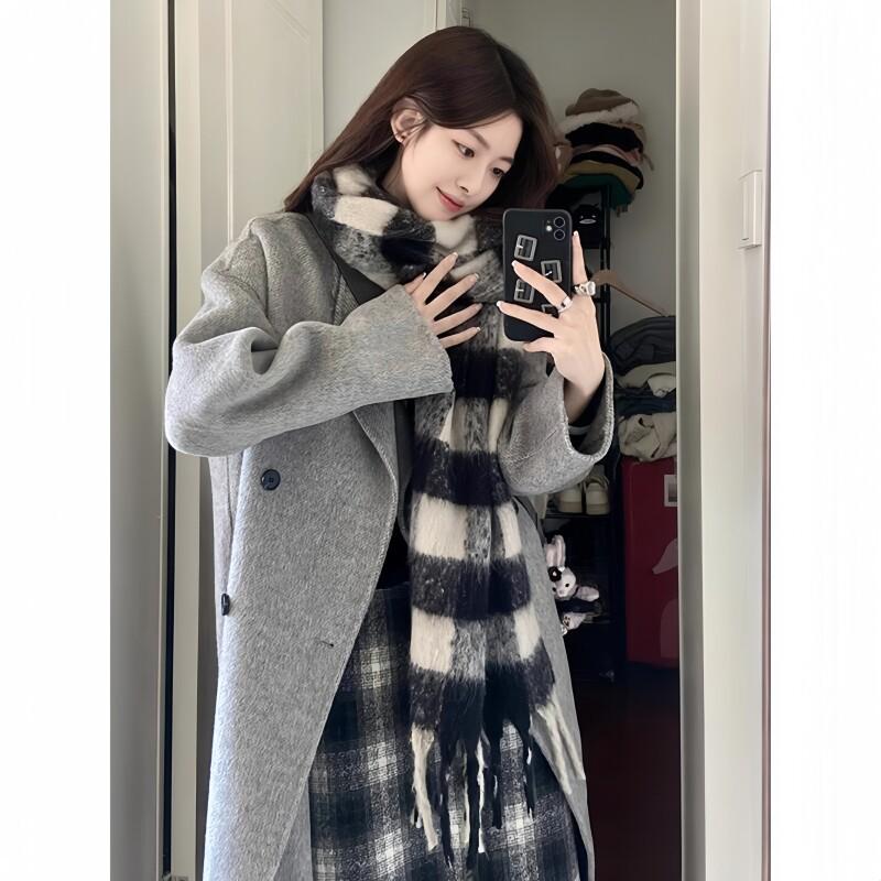 Black Woolen Women s Hepburn-Style Medium-Long Coat - 2025 Autumn/Winter Collection XS
Black Woolen Women s Hepburn-Style Medium-Long Coat - 2025 Autumn/Winter Collection XS