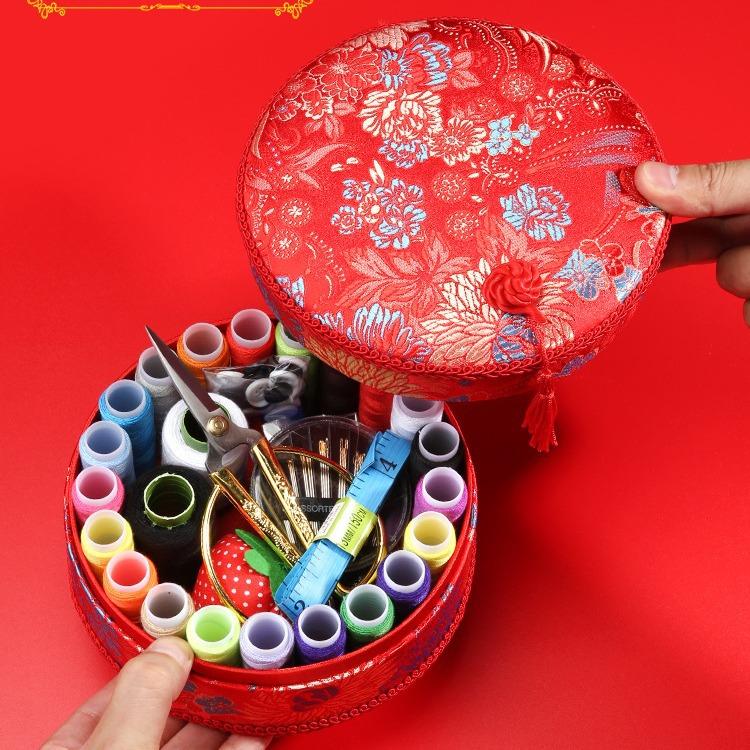 Household sewing box set Wedding sewing kit Primary school dormitory Portable high-end large sewing needle and thread toolbox
Household sewing box set Wedding sewing kit Primary school dormitory Portable high-end large sewing needle and thread toolbox