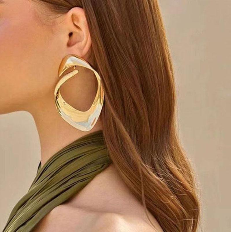 Metal sequined geometric rhombus earrings temperament high-end stud earrings fashion light luxury earrings women
Metal sequined geometric rhombus earrings temperament high-end stud earrings fashion light luxury earrings women