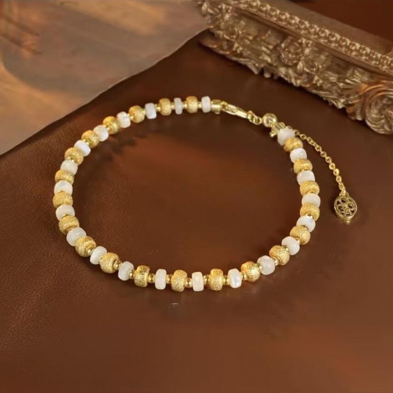 Shell beads geometric round beaded brushed necklace French retro light luxury high sense collarbone chain temperament necklace women
Shell beads geometric round beaded brushed necklace French retro light luxury high sense collarbone chain temperament necklace women