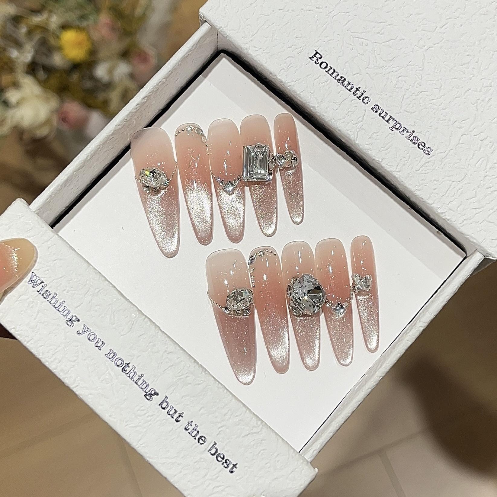 Первый показ Нежные отбеливающие румяна для атмосферы Градиентный боковой свет Кошачий глаз Чистая ручная броня L
Первый показ Нежные отбеливающие румяна для атмосферы Градиентный боковой свет Кошачий глаз Чистая ручная броня L