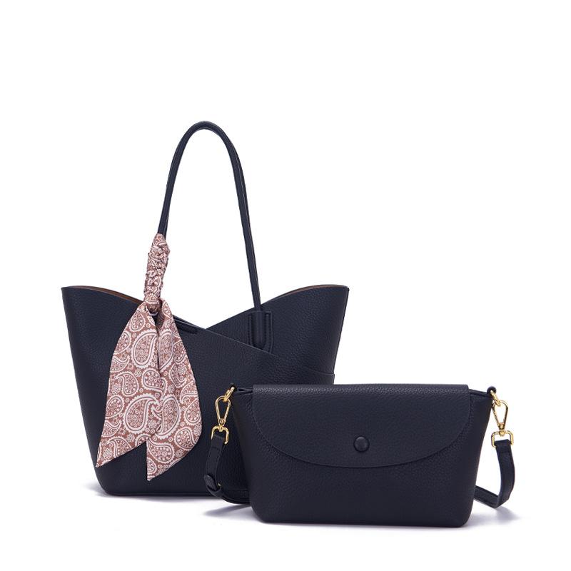 Women s bag 2024 spring/summer new tote bag, large shoulder bag, commuter bag, large capacity niche underarm mother-daughter bag чёрный
Women s bag 2024 spring/summer new tote bag, large shoulder bag, commuter bag, large capacity niche underarm mother-daughter bag чёрный
