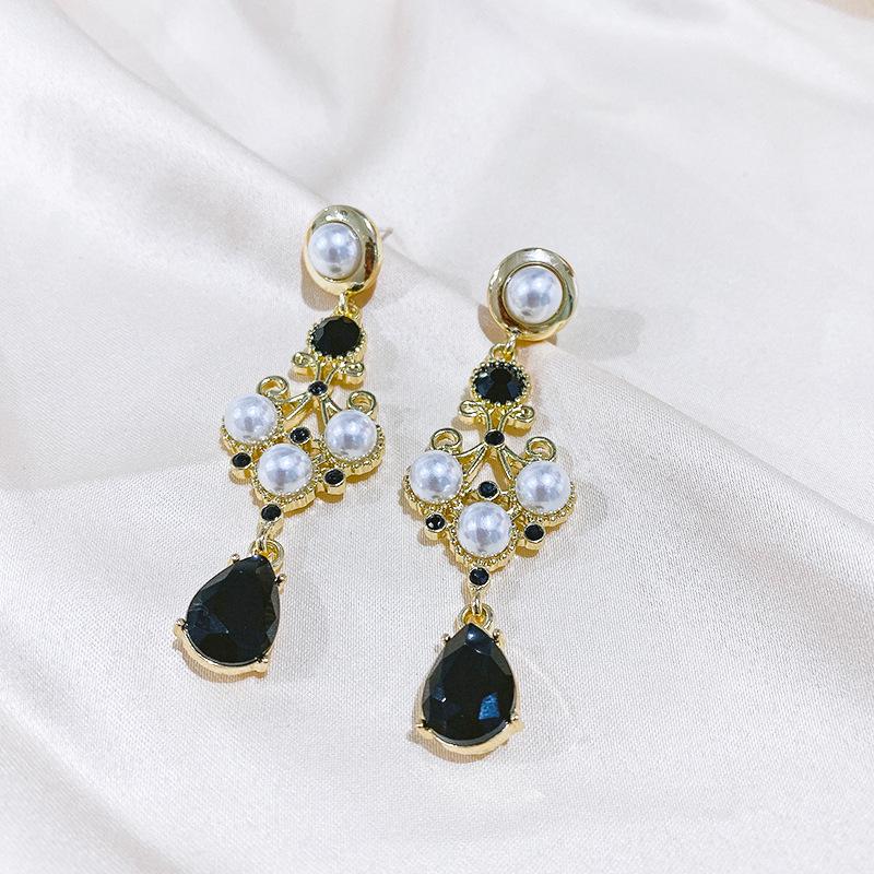 Korean Black 925 Silver Needle Cross Earrings with Inlaid Pearl
Korean Black 925 Silver Needle Cross Earrings with Inlaid Pearl