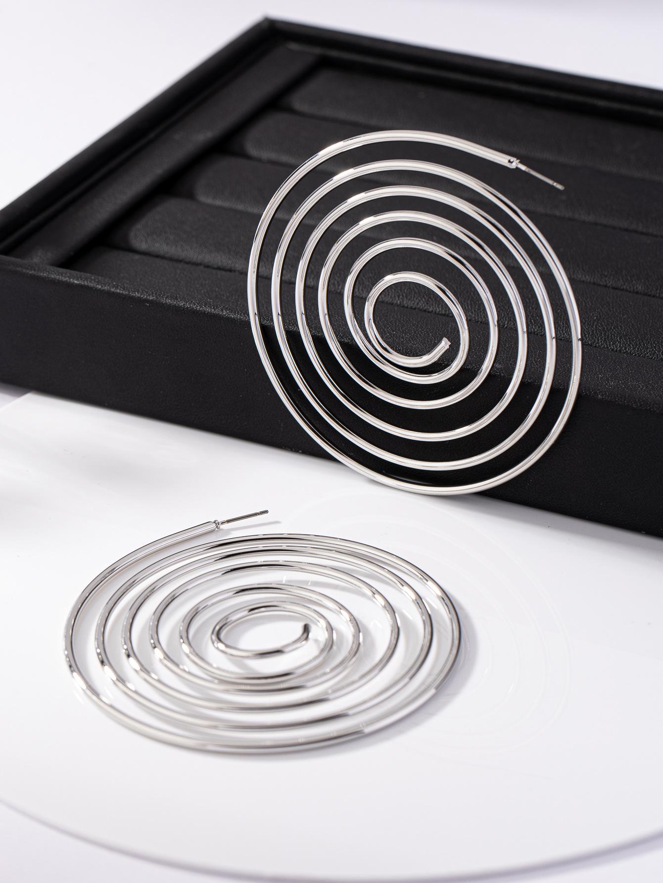 Mosquito Coil Plate Earrings, Women S Retro Style, Geometric Fashion, Exaggerated Face, Thin Earrings
Mosquito Coil Plate Earrings, Women S Retro Style, Geometric Fashion, Exaggerated Face, Thin Earrings