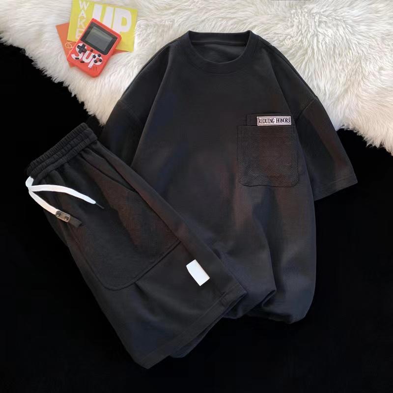 2024 Summer New Men s Hong Kong Style Leisure Fashion Set Thin Loose Breathable Short Sleeve Shorts Sports Set Two Piece Set XL
2024 Summer New Men s Hong Kong Style Leisure Fashion Set Thin Loose Breathable Short Sleeve Shorts Sports Set Two Piece Set XL