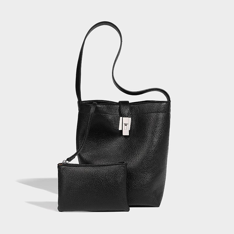 Vintage large-capacity soft bucket bag for women, 2025 spring/summer new model, versatile crossbody shoulder bag чёрный
Vintage large-capacity soft bucket bag for women, 2025 spring/summer new model, versatile crossbody shoulder bag чёрный