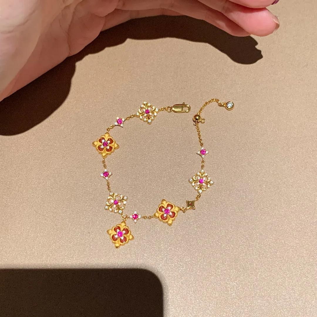 2026 French Retro Rose Red Diamond Red Corundum Six-flower Agate Iris Bracelet Femininity High-end Small Fragrant Style Jewelry
2026 French Retro Rose Red Diamond Red Corundum Six-flower Agate Iris Bracelet Femininity High-end Small Fragrant Style Jewelry
