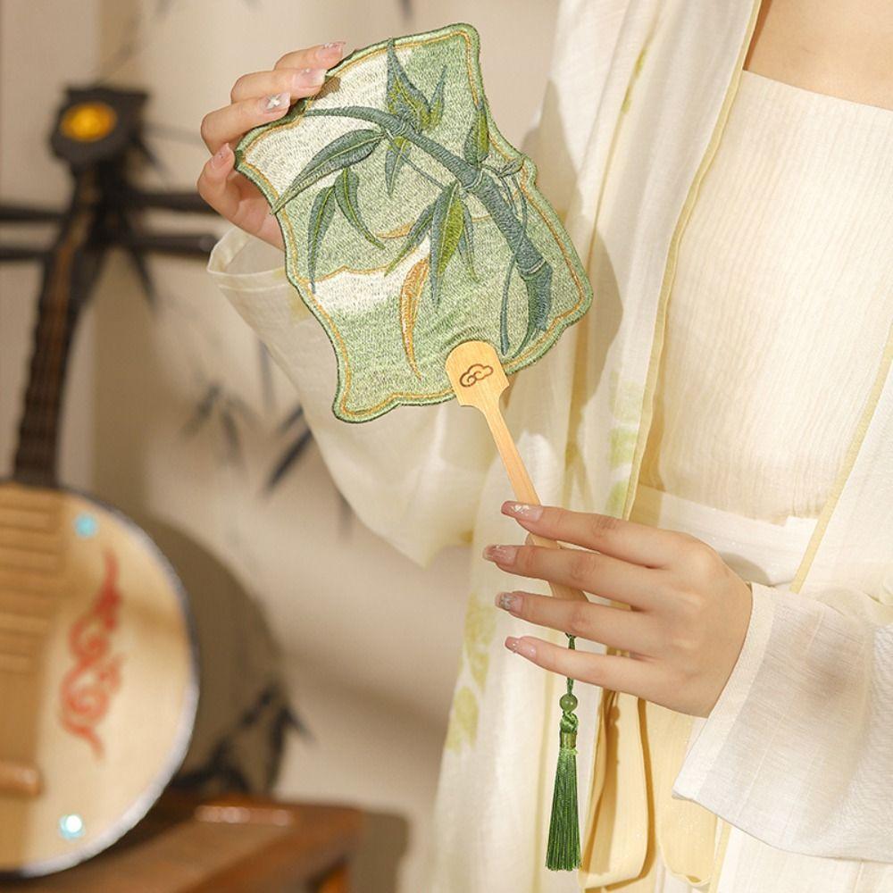 Tassels Embroidered Round Fan Handheld Group Fan Ancient Chinese Style Fan Photography Prop Style 2
Tassels Embroidered Round Fan Handheld Group Fan Ancient Chinese Style Fan Photography Prop Style 2