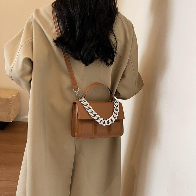 Popular indentation checkered winter new fashion trendy with solid color chain portable single shoulder oblique span small square bag чорний
Popular indentation checkered winter new fashion trendy with solid color chain portable single shoulder oblique span small square bag чорний