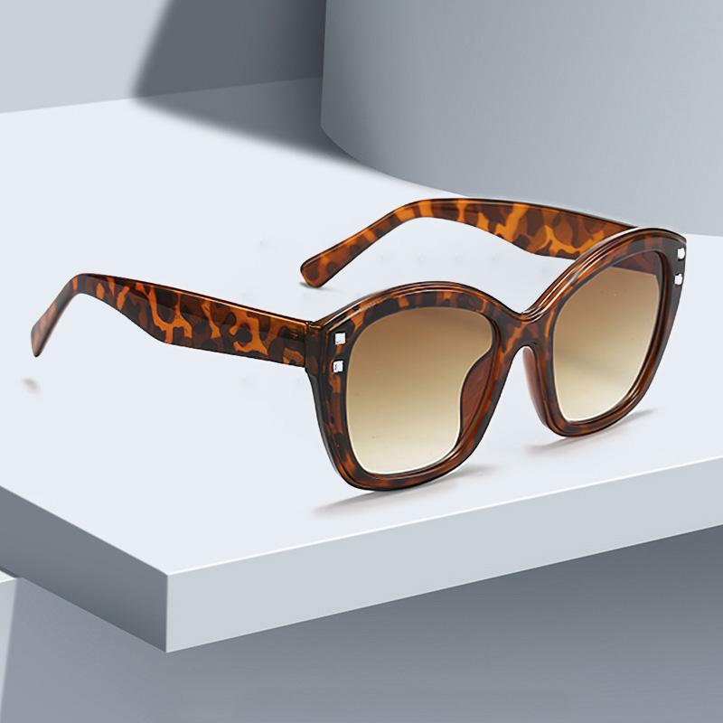 Oversized Frame Cat Eye Sunglasses with Transparent Black Color Border Stylish Frame Shape Personalized Design Trendy Women Eyeglasses
Oversized Frame Cat Eye Sunglasses with Transparent Black Color Border Stylish Frame Shape Personalized Design Trendy Women Eyeglasses