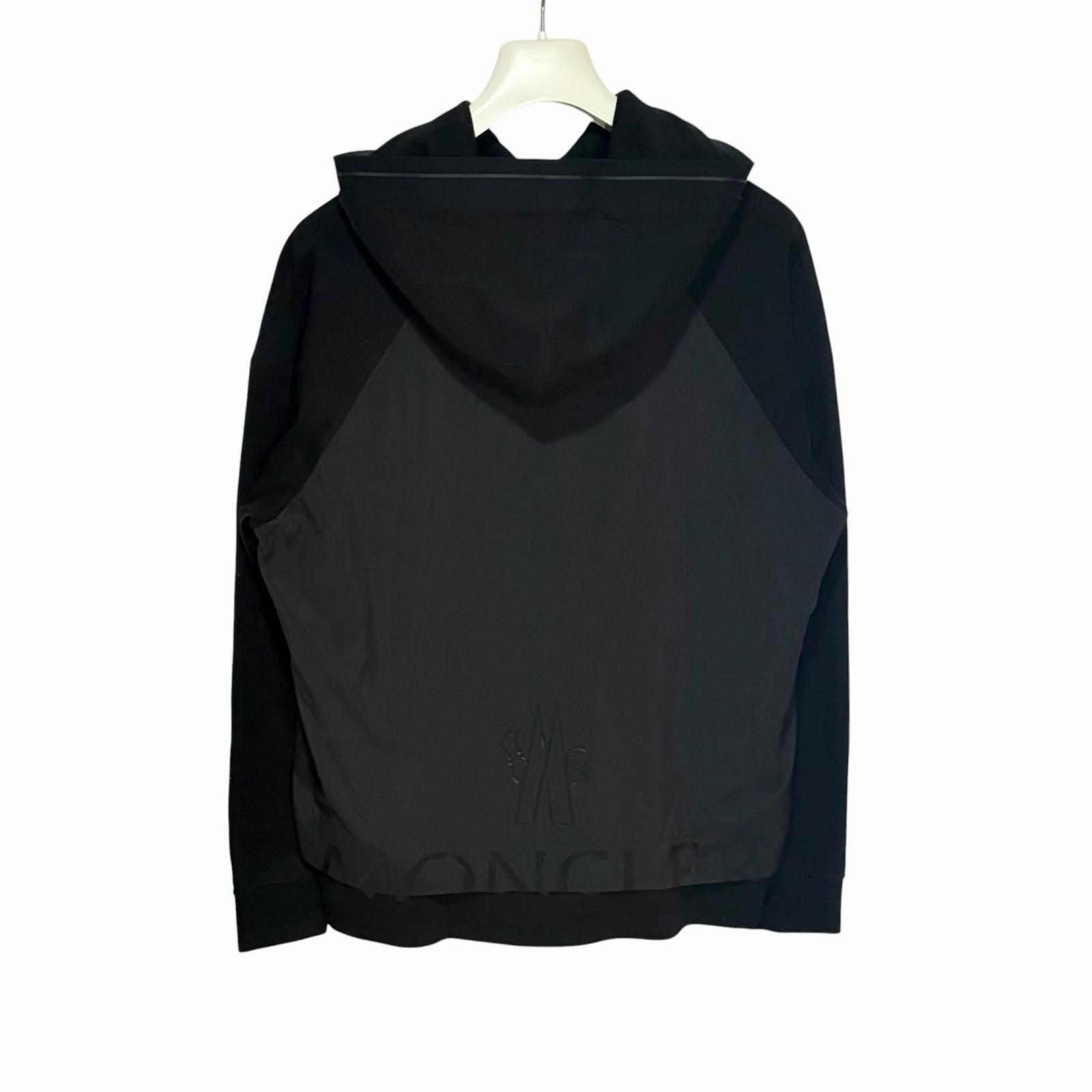 Used MONCLERParker black mens
Used MONCLERParker black mens