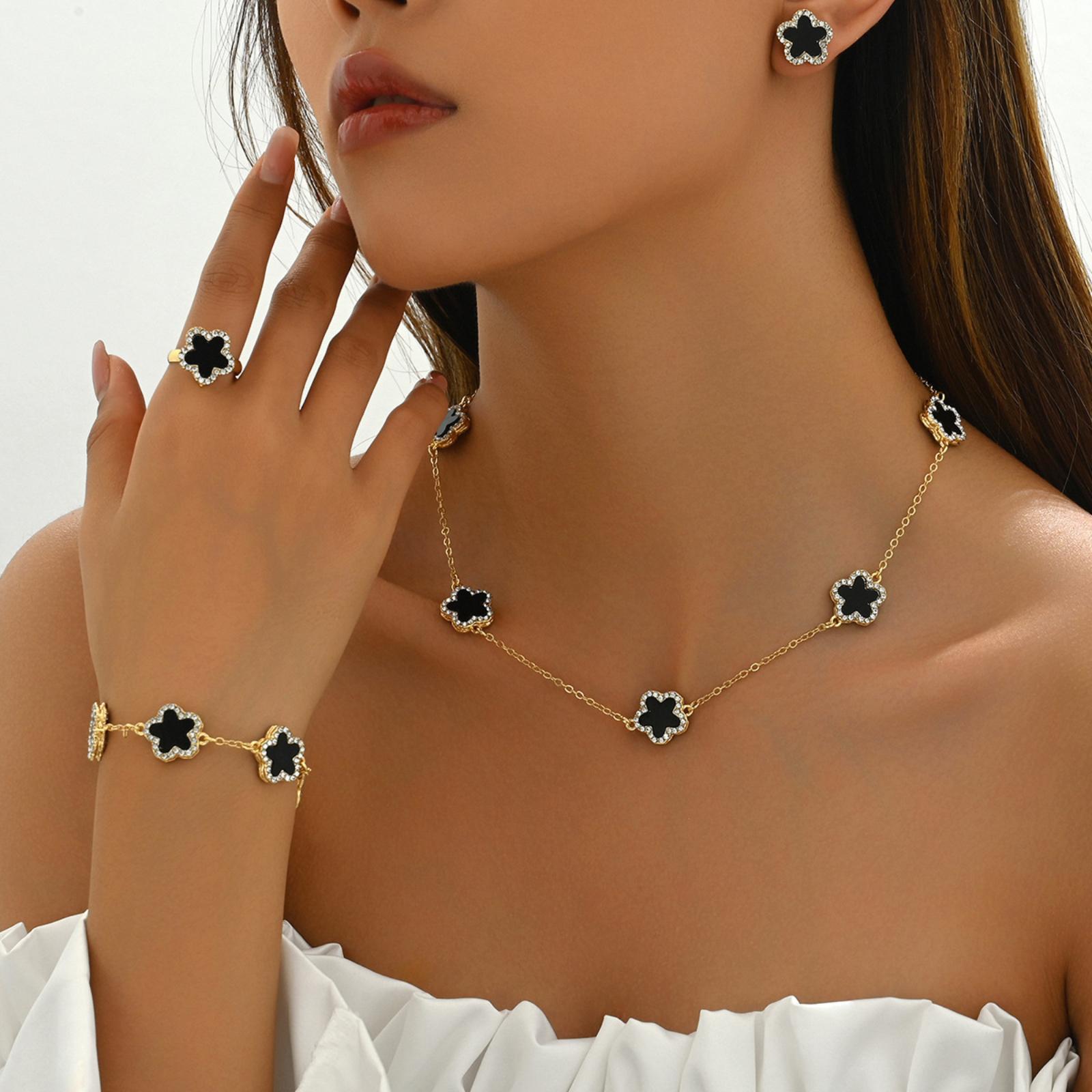 Fashionable, Unique, Understated Luxury, , And High-end Jewelry; A Perfect Gift For A Friend. One Size
Fashionable, Unique, Understated Luxury, , And High-end Jewelry; A Perfect Gift For A Friend. One Size