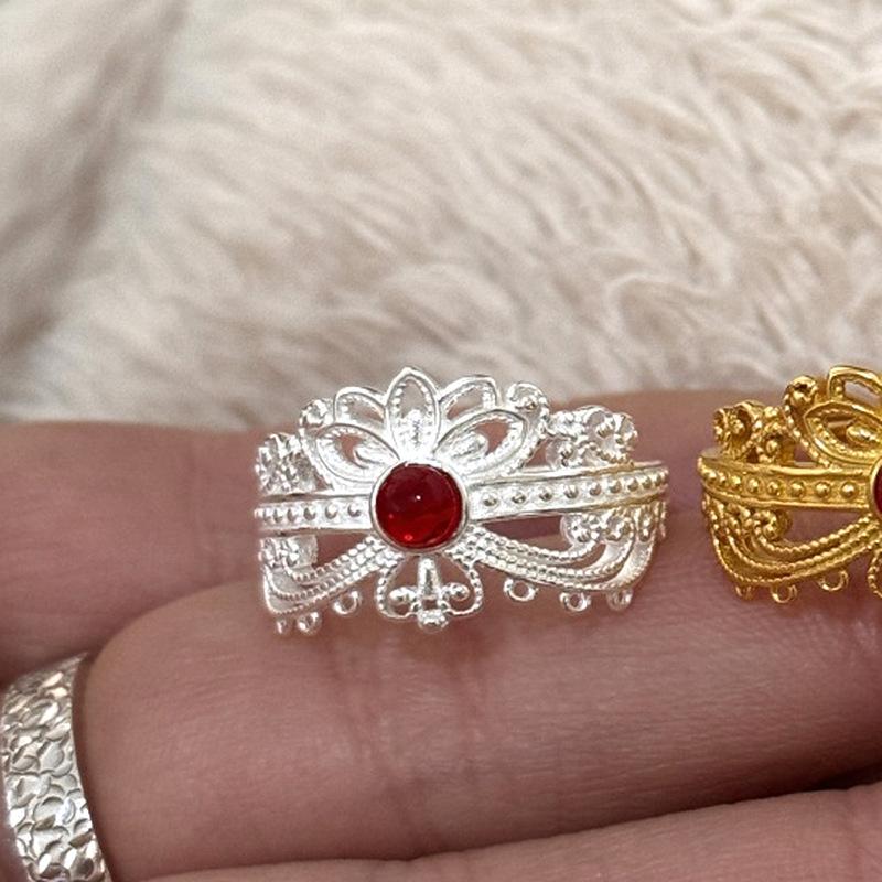 New in retro crown ruby Female Ring retro palace style hollowed out exquisite engagement rings for women wedding jewelry resizable белый
New in retro crown ruby Female Ring retro palace style hollowed out exquisite engagement rings for women wedding jewelry resizable белый