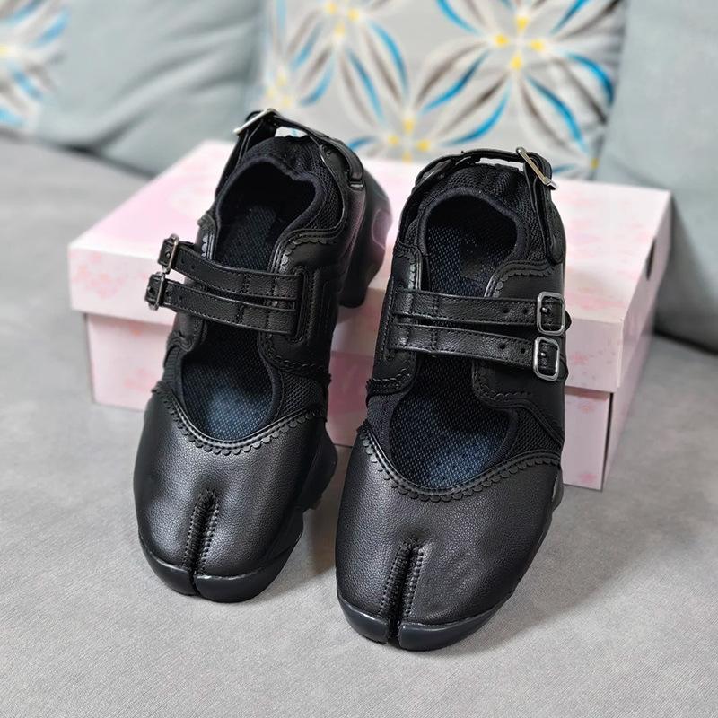 Спортивный стиль туфли Мэри Джейн женские 2025 весна и лето новые жемчужные ретро моральные тренировочные туфли с раздвоенным носком обувь ниндзя свиные ножки 35
Спортивный стиль туфли Мэри Джейн женские 2025 весна и лето новые жемчужные ретро моральные тренировочные туфли с раздвоенным носком обувь ниндзя свиные ножки 35