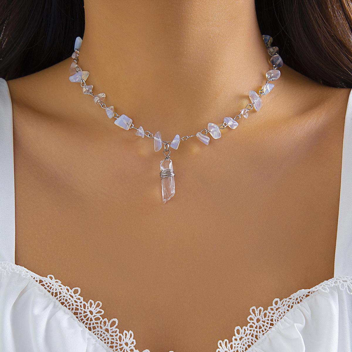 Simple crystal column niche Spice Girl necklace, pastoral irregular gravel necklace for women
Simple crystal column niche Spice Girl necklace, pastoral irregular gravel necklace for women