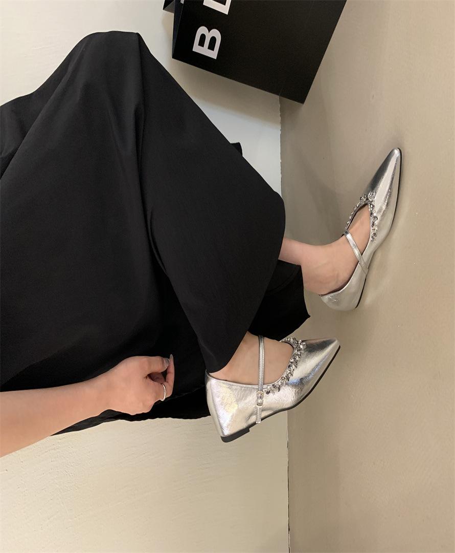 Увеличение внутренней высоты 4 см остроконечная серебряная сумка-голова со стразами полутапочки женская верхняя одежда 2025 новый весенне-летний французский Мэри однотонные туфли 39 серебряный
Увеличение внутренней высоты 4 см остроконечная серебряная сумка-голова со стразами полутапочки женская верхняя одежда 2025 новый весенне-летний французский Мэри однотонные туфли 39 серебряный