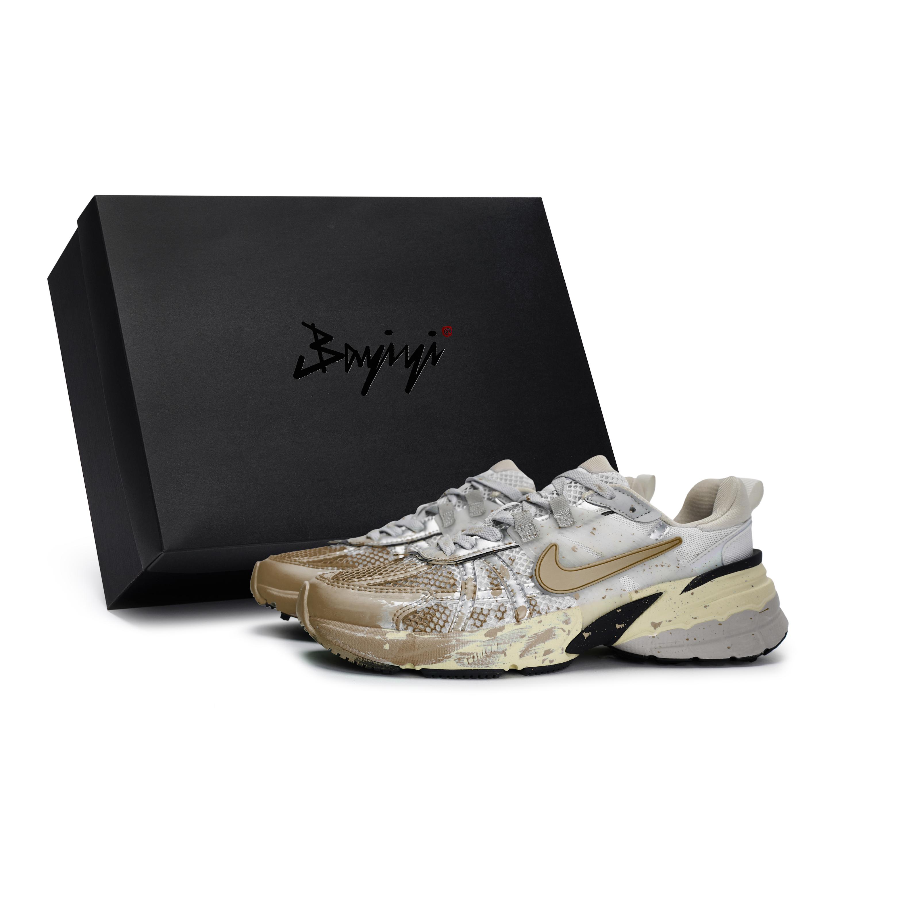 Nike V2K Run Slip Resistant Abrasion Resistant Low top Running Shoes Women s Silver Brown FD0736-100(Team80-V2KSBOX) 45
Nike V2K Run Slip Resistant Abrasion Resistant Low top Running Shoes Women s Silver Brown FD0736-100(Team80-V2KSBOX) 45