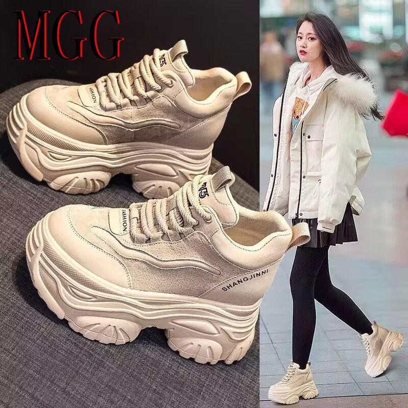 Dad s Shoes with Thick Soles, New Style with Increased Height Inside, Versatile Retro Waterproof Sports Shoes for Women 37 чорний
Dad s Shoes with Thick Soles, New Style with Increased Height Inside, Versatile Retro Waterproof Sports Shoes for Women 37 чорний