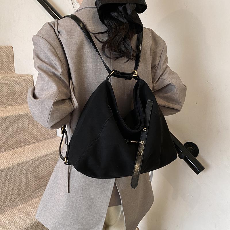 Autumn new high-end fashion versatile women s bag tote bag shoulder messenger bag matte backpack чорний
Autumn new high-end fashion versatile women s bag tote bag shoulder messenger bag matte backpack чорний