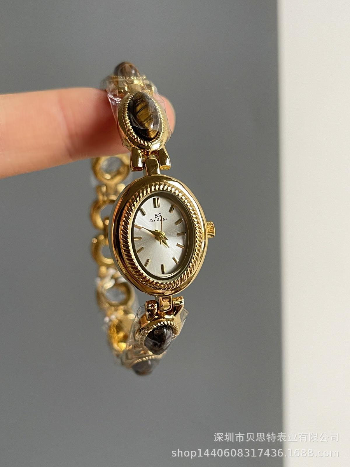 Jade Oval Small Dial Watch Women S Niche Retro Court Style Bracelet Women S Watch
Jade Oval Small Dial Watch Women S Niche Retro Court Style Bracelet Women S Watch