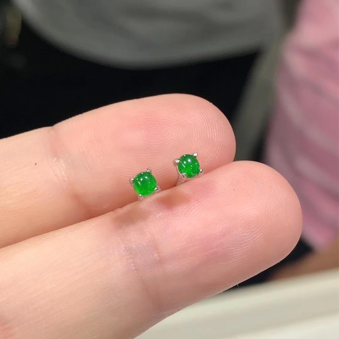 Inlaid Jade Pulp Earrings зелёный
Inlaid Jade Pulp Earrings зелёный