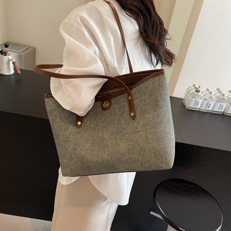 Premium Tote Bag Women s Large Capacity Bag Women s 2025 New Fashion Shoulder Bag Summer Handbag коричневий
Premium Tote Bag Women s Large Capacity Bag Women s 2025 New Fashion Shoulder Bag Summer Handbag коричневий