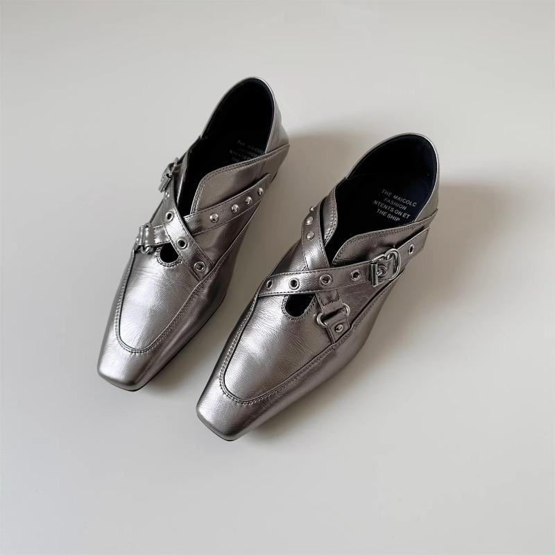 Fashionable and Versatile Temperament, New Daily Korean Version Women s Light Outward Commuting Shoes 40 срібний
Fashionable and Versatile Temperament, New Daily Korean Version Women s Light Outward Commuting Shoes 40 срібний