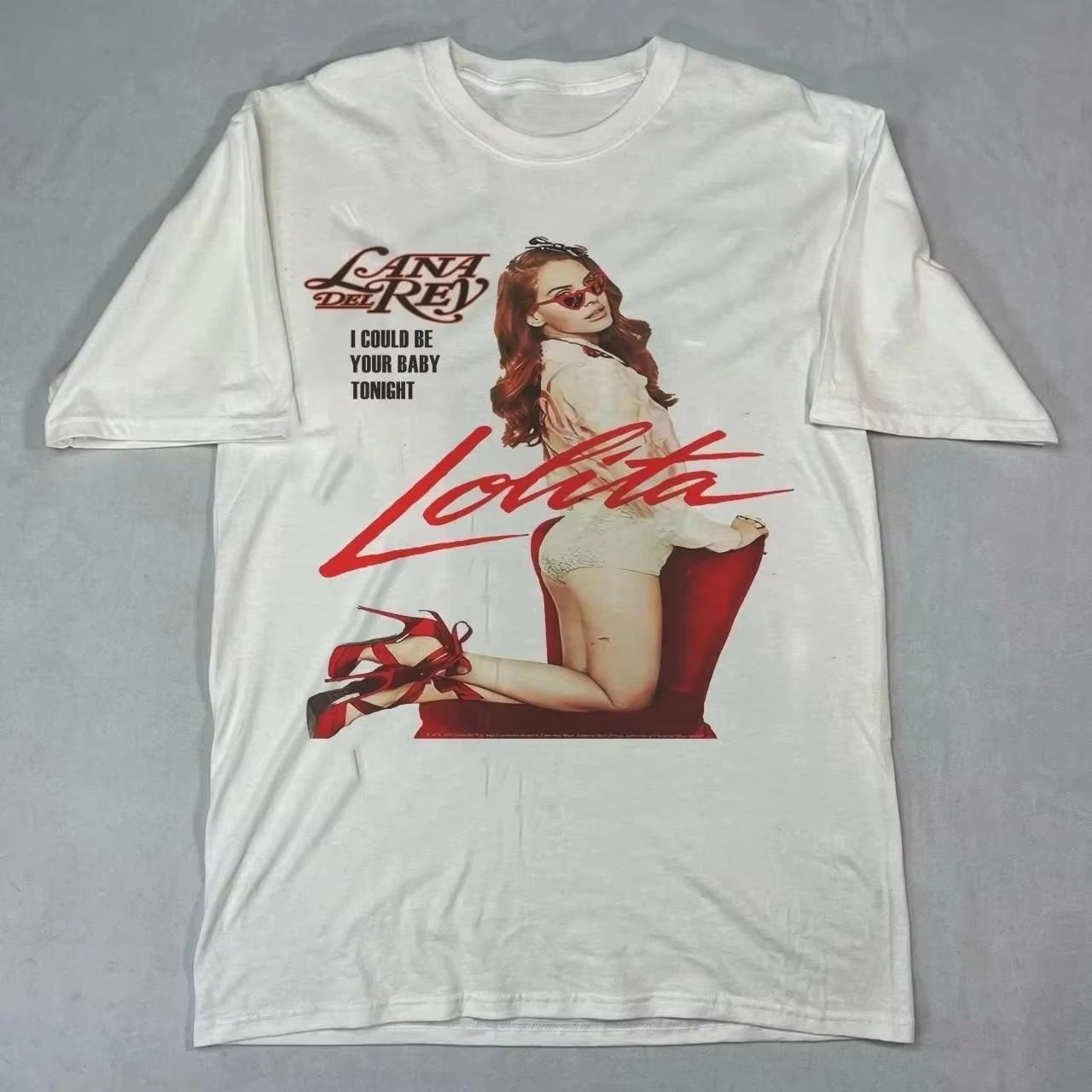 Lana Del Rey Lolita White Short Sleeve T Shirt Round Neck Tee 90s Size SXXXXL Personalized Loose Cotton Shortsleeved 4XL
Lana Del Rey Lolita White Short Sleeve T Shirt Round Neck Tee 90s Size SXXXXL Personalized Loose Cotton Shortsleeved 4XL
