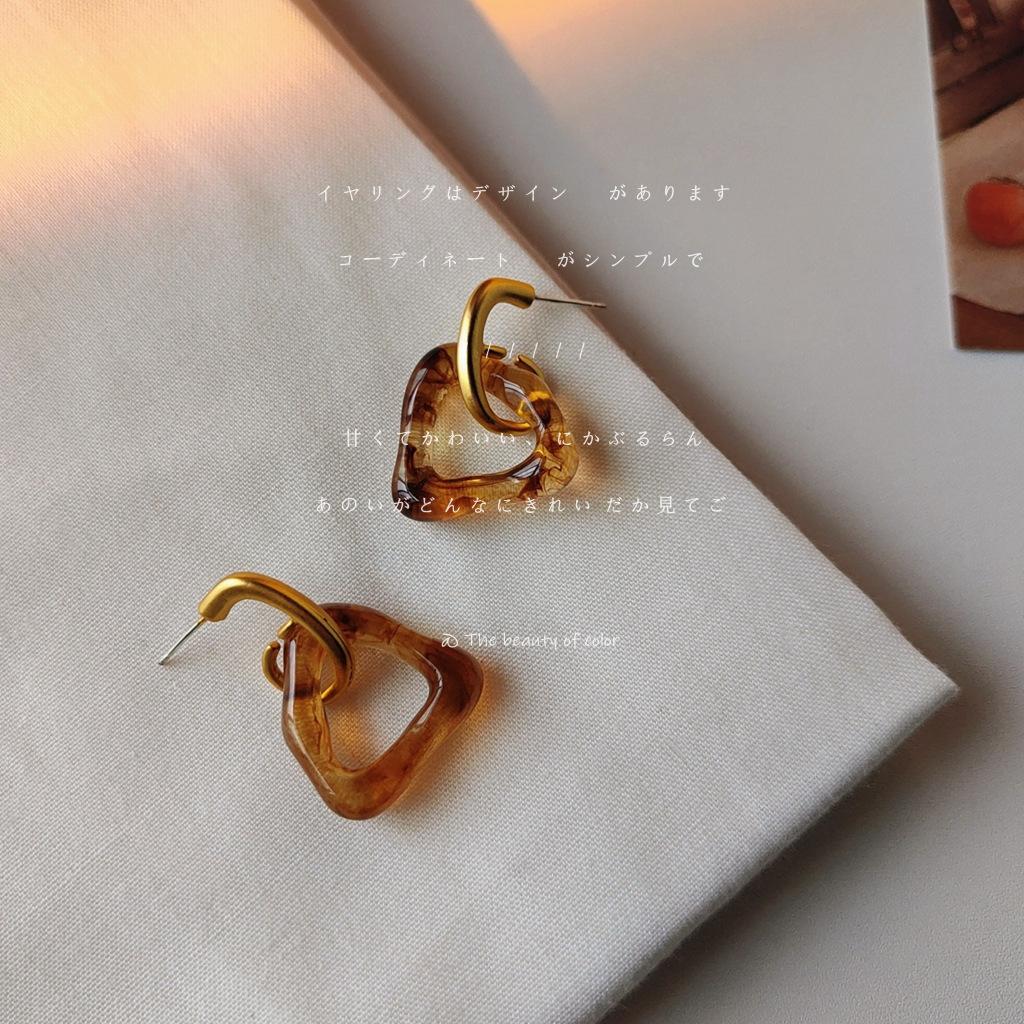 S Silver Needle French Retro Irregular Resin Tortoiseshell Earrings Women s Korean Simple Versatile Temperament Stud Earrings бурштин
S Silver Needle French Retro Irregular Resin Tortoiseshell Earrings Women s Korean Simple Versatile Temperament Stud Earrings бурштин