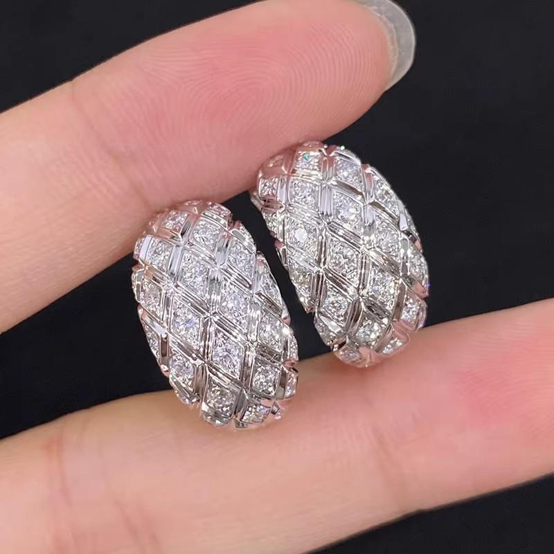 2026 Wind Wide Version Rhombus Earrings Light Luxury Simple Versatile Earrings Earrings Slightly Inlaid with Diamond Earrings Stud Earrings Women
2026 Wind Wide Version Rhombus Earrings Light Luxury Simple Versatile Earrings Earrings Slightly Inlaid with Diamond Earrings Stud Earrings Women