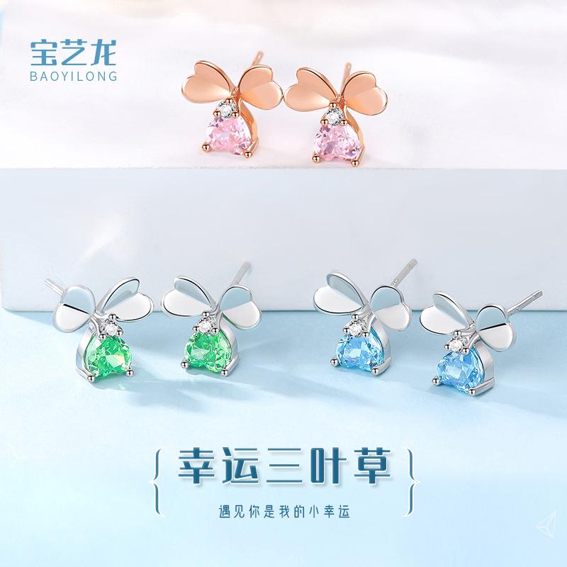 Lucky Clover Baoyilong продукт, доступные роскошные модные серьги-гвоздики с ледяным цветком и камнем, женские серьги
Lucky Clover Baoyilong продукт, доступные роскошные модные серьги-гвоздики с ледяным цветком и камнем, женские серьги