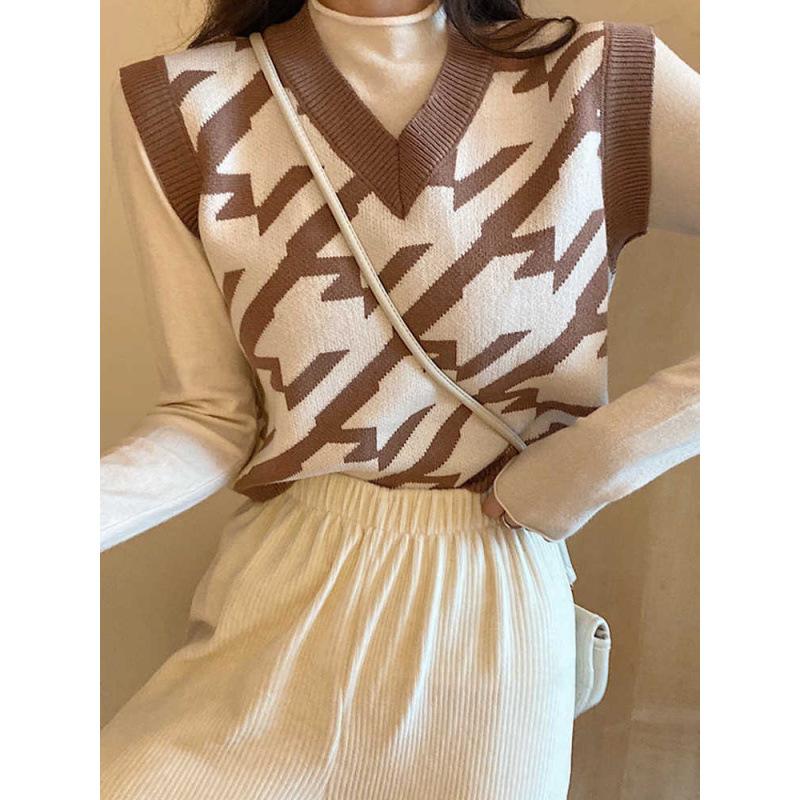 Вязаный жилет женский весенне-осенний новый верхняя одежда многослойный короткий жилет без рукавов One size
Вязаный жилет женский весенне-осенний новый верхняя одежда многослойный короткий жилет без рукавов One size