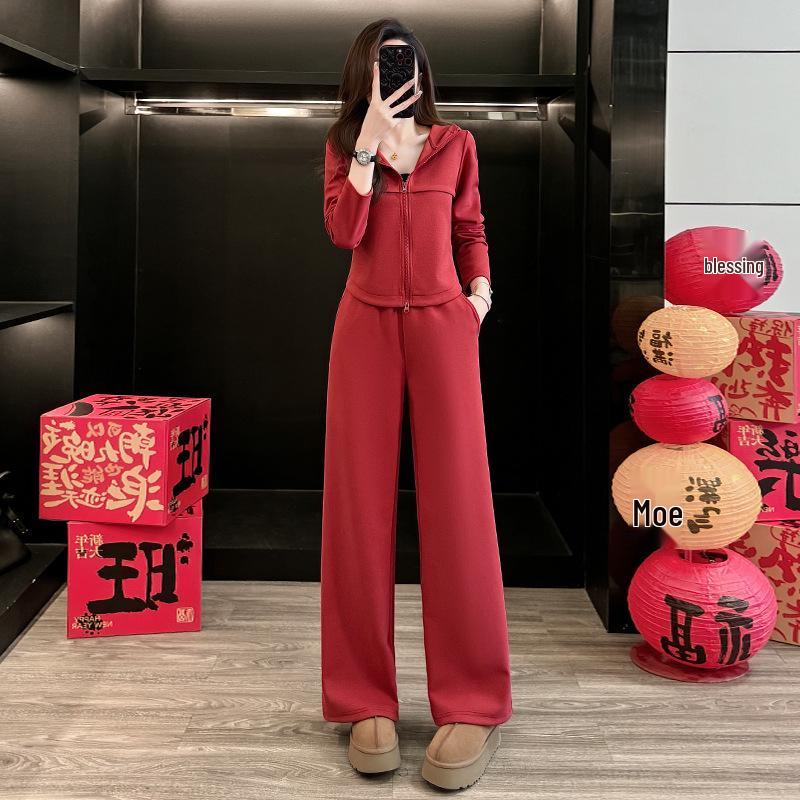 Spring 2026 Women s Stylish Red Casual Sports Suit: Fashionable Streetwear Jacket & Wide-Leg Pants Two-Piece Set M
Spring 2026 Women s Stylish Red Casual Sports Suit: Fashionable Streetwear Jacket & Wide-Leg Pants Two-Piece Set M