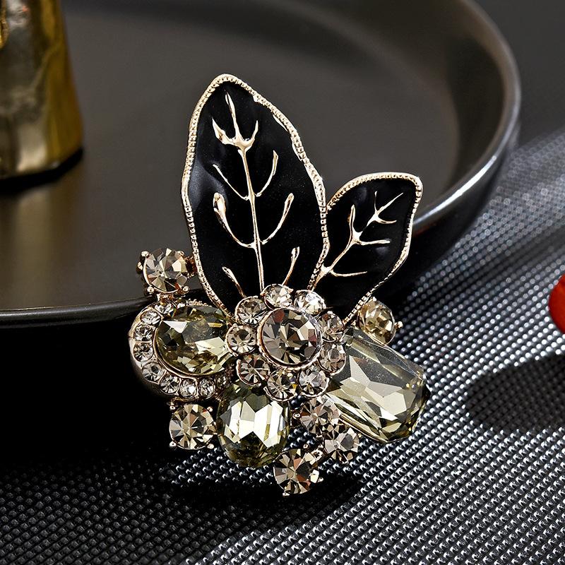 Women s Light Luxury Design Vintage Double Leaf Brooch Elegant Fashionable Versatile and Unique Design Feeling Brooch
Women s Light Luxury Design Vintage Double Leaf Brooch Elegant Fashionable Versatile and Unique Design Feeling Brooch