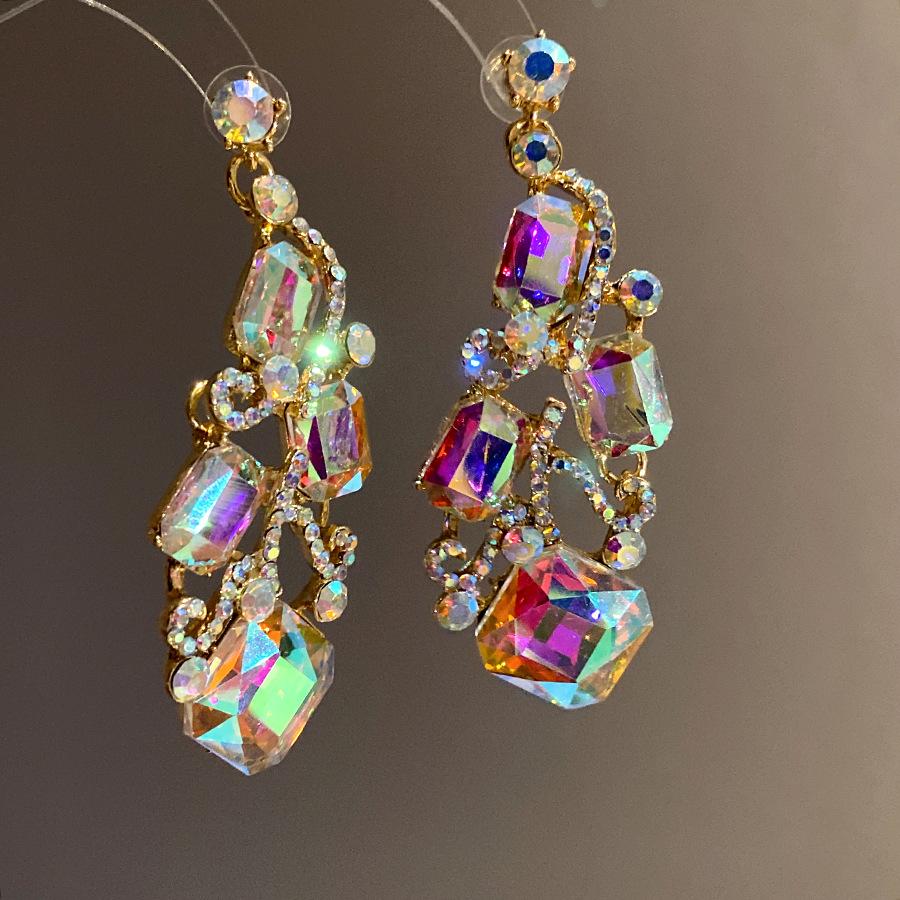 Silver needle diamond-encrusted square fringed earrings, national style retro temperament earrings, light luxury high-end earrings
Silver needle diamond-encrusted square fringed earrings, national style retro temperament earrings, light luxury high-end earrings