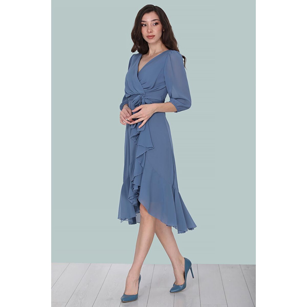 Женское шифоновое платье миди
Женское шифоновое платье миди